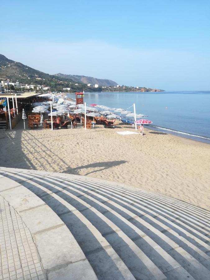 Dea Beach Чефалу Екстер'єр фото